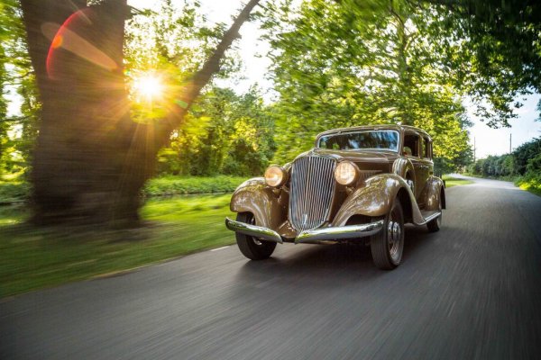 През 30-те неукротимият Бейкър подобрява рекордна си с над три пъти по-добро време - възползвайки се не само от качествата на своя Graham-Paige 57 Blue Streak, с 90 конски сили мощност, но и от доста по-развитата вече пътна мрежа. 
